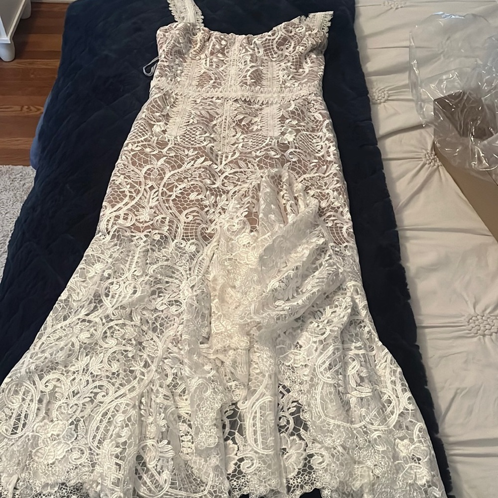 Gorgeous white lace midi in small wore once